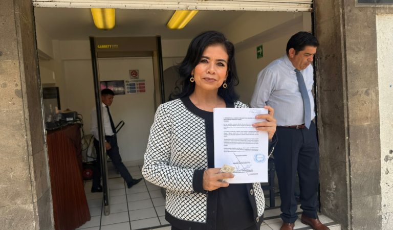 Norma Otilia Hernández Martínez, ex edil de Chilpancingo, presenta al Senado iniciativa para que gobierno pueda desaparecer poderes municipales Norma Otilia Hernández Martínez, ex edil de Chilpancingo, presenta al Senado iniciativa para que gobierno pueda desaparecer poderes municipales