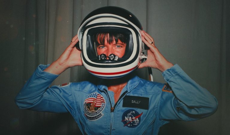 Sally Ride, la astronauta pionera que tuvo que ocultar que era lesbiana para llegar al espacio | Ciencia Sally Ride, la astronauta pionera que tuvo que ocultar que era lesbiana para llegar al espacio | Ciencia