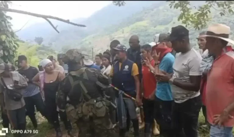 Defensoría del Pueblo pidió suspender conversaciones con disidencia tras asonada en la que fueron quemados dos militares en operación en Putumayo Defensoría del Pueblo pidió suspender conversaciones con disidencia tras asonada en la que fueron quemados dos militares en operación en Putumayo